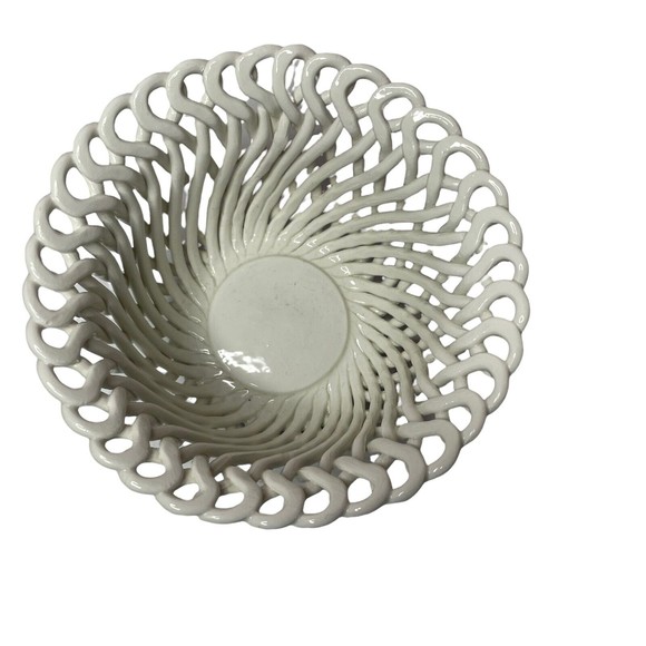 Vintage Capodimonte Woven Lattice Porcelain Basket w Lid Rose Design 6" high - Picture 6 of 9